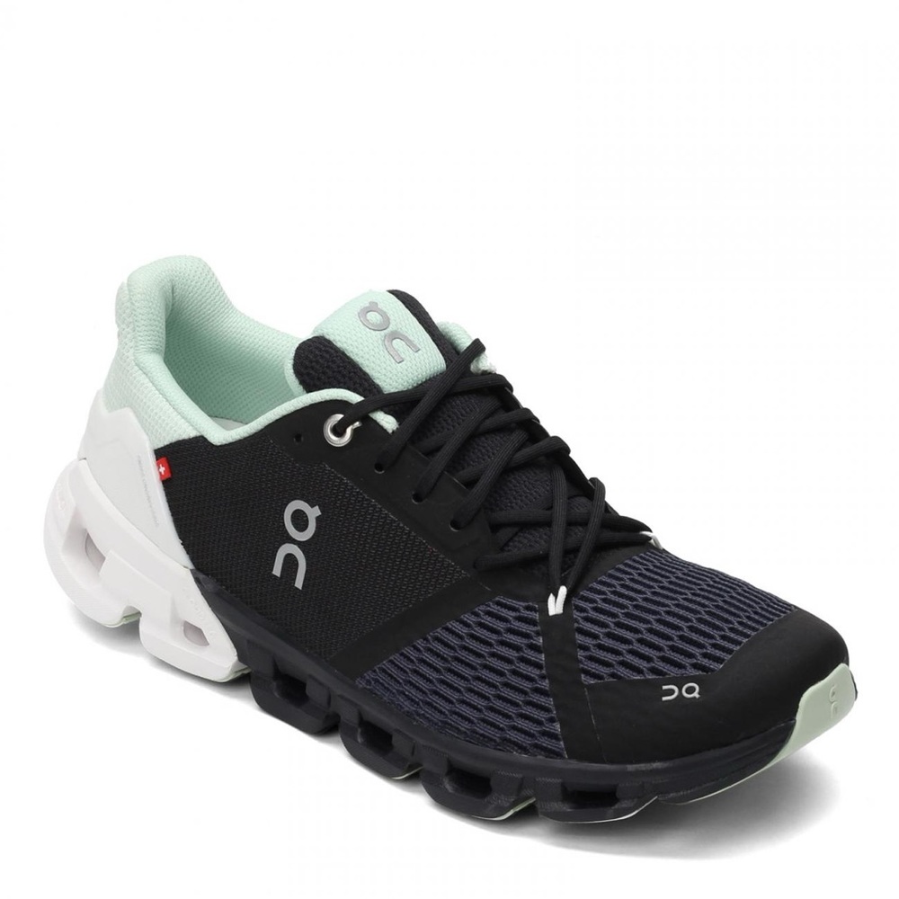 On Cloud Shoes On Womens Black Navy Cloudflow Trail Running Hiking Shoes
